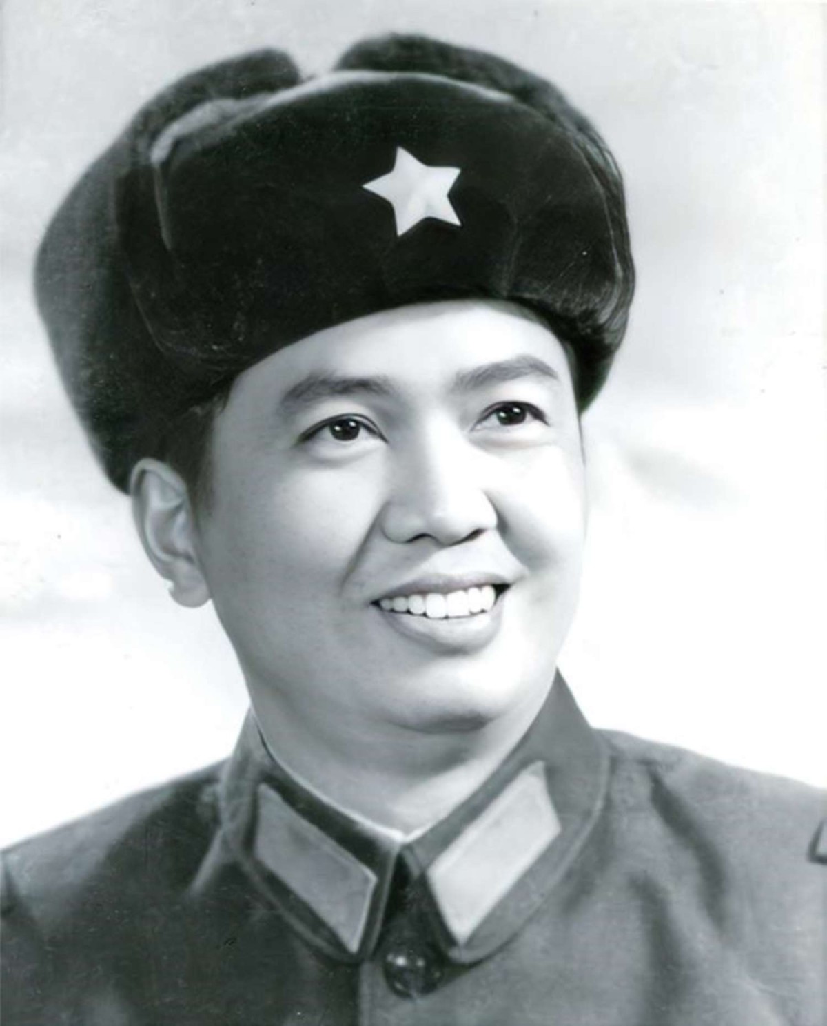 部队每次换装 ，郭保才总要拍照留念1.jpg