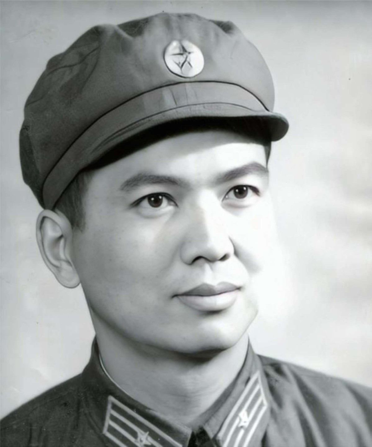 部队每次换装 ，郭保才总要拍照留念2.jpg