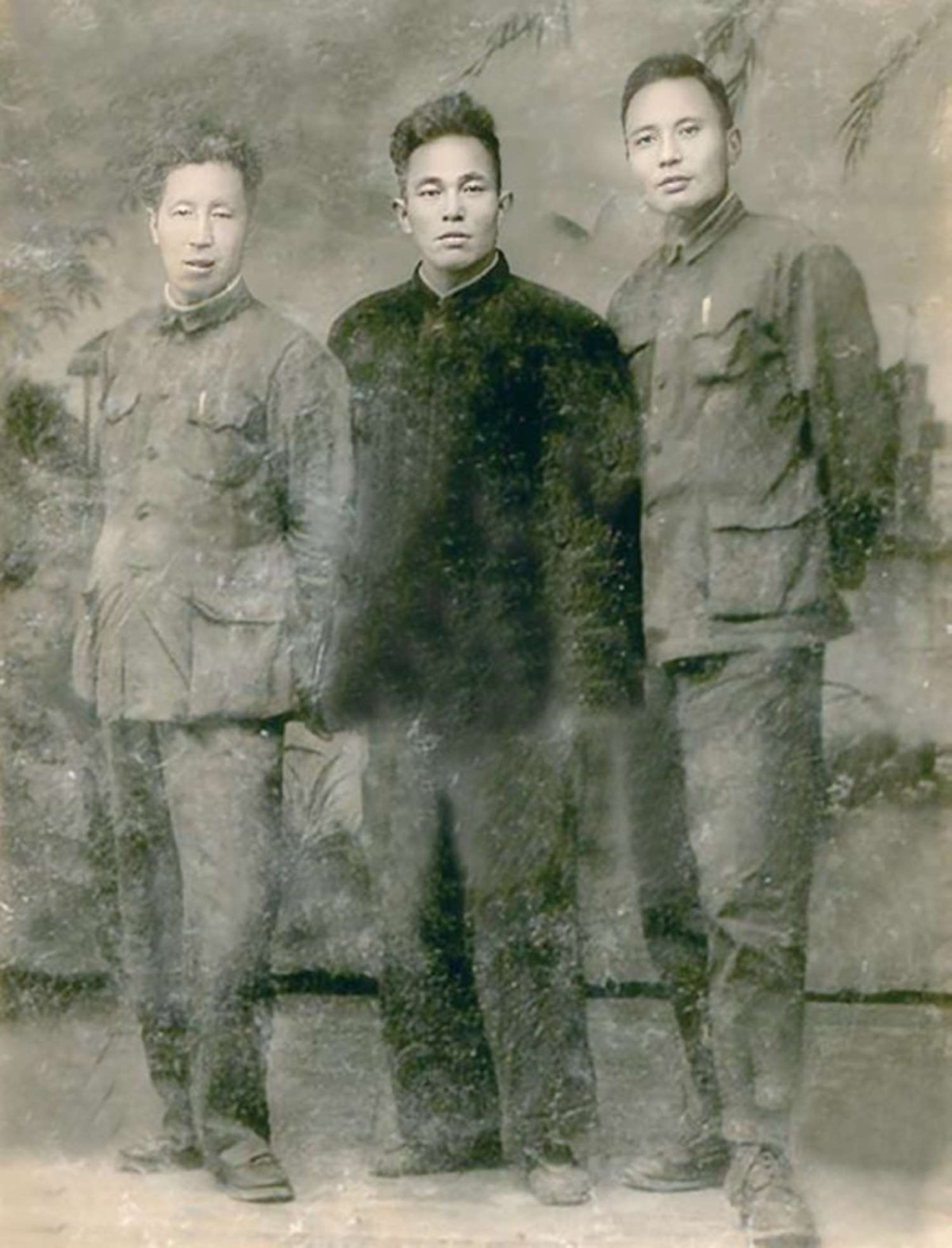 高满洲（左一）与毛成（右 一）合影.jpg