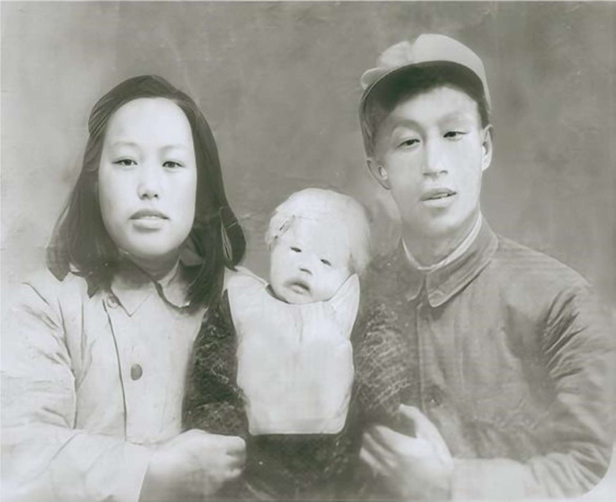 1952 年， 高满洲、刘素珍带 高虹在靖江.jpg