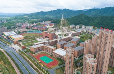 海亮，天天向上！