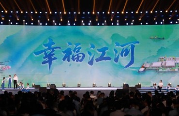 太湖有個(gè)超級(jí)“搓澡工”