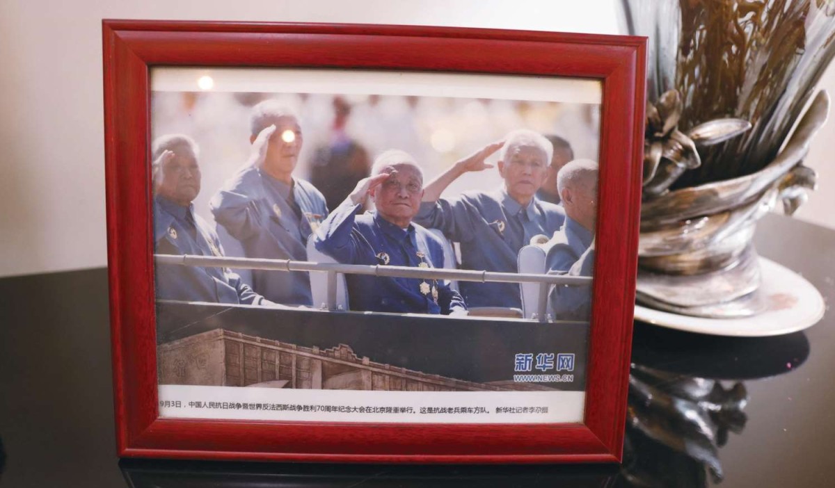 在口述历史现场 ,一幅照片映入眼帘:2015 年 9 月3 日, 中国人民抗日战争暨世界反法 西斯战争胜利 70 周年纪