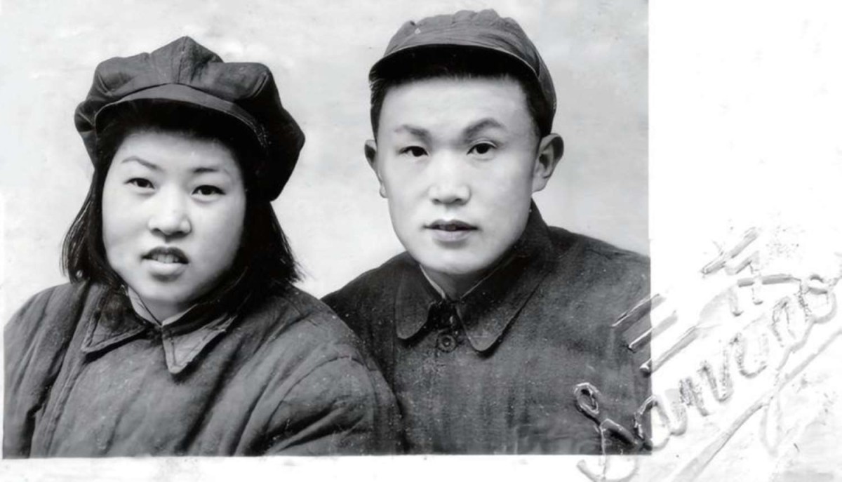 蒋逸成 、范萍夫妇，1950 年拍摄.jpg