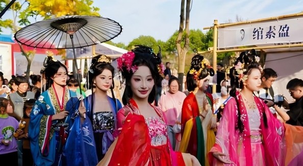 霓裳宋韵醉千年——浙江龙湾汉服奇妙游燃动瑶溪钟秀园