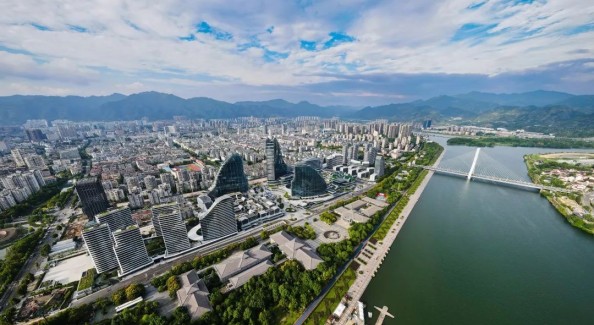 浙江首个市级“发展飞地”签约 山海协作启新篇