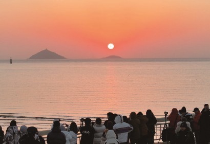 晝夜聯(lián)動，跨年看盡煙花日出