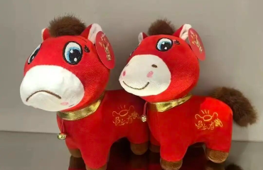 义乌又出“爆款”！“哭哭马”意外走红！老板娘：别催了，加开生产线了