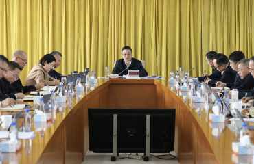 许小月主持召开九届市政府第79次常务会议