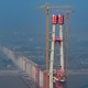 世界最长跨海铁路大桥首座主塔封顶，杭州湾新地标崛起