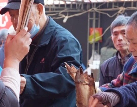 買一斤也是批發(fā)價，快去寧波路林趕早市囤年貨