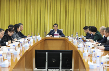 许小月主持召开九届市政府第80次常务会议