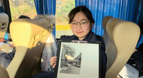 把“回家路”變成“寫(xiě)生路”！杭州一高中周五三點(diǎn)半放學(xué)，藝術(shù)生自發(fā)畫(huà)下“帶光回家”的風(fēng)景