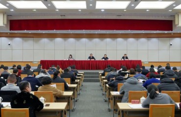 奉賢區(qū)黨建引領(lǐng)網(wǎng)格治理、物業(yè)治理工作推進(jìn)會(huì)暨居村干部“優(yōu)結(jié)構(gòu)、轉(zhuǎn)作風(fēng)、提能力”區(qū)級(jí)專項(xiàng)行動(dòng)工作部署會(huì)舉行