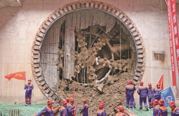 沪苏嘉城际铁路浙江段首条盾构隧道顺利贯通