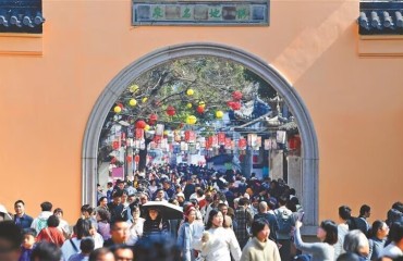 人潮涌动暖锡城，苏州客来年味浓