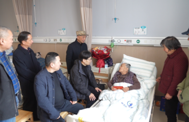 情暖烈属心 柯桥退伍老兵陪烈士母亲过大年