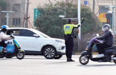 春节长假9天 公安交警的守护一直在路上