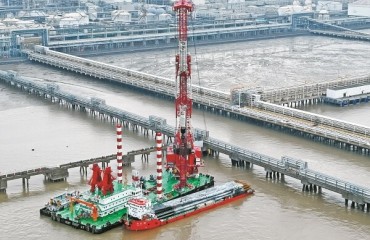 5個小時,這座碼頭建設(shè)打下首樁