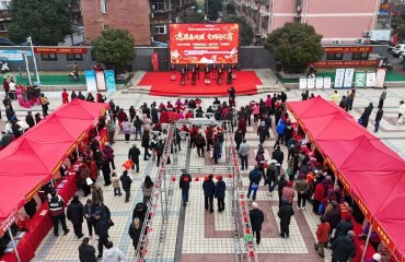 郊区：文明集市闹元宵 志愿微光暖人心