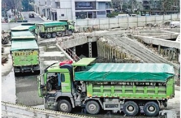 东新建筑工地引擎轰鸣