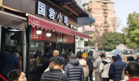 被催开门上了热搜 杭州早餐店复工首日爆满