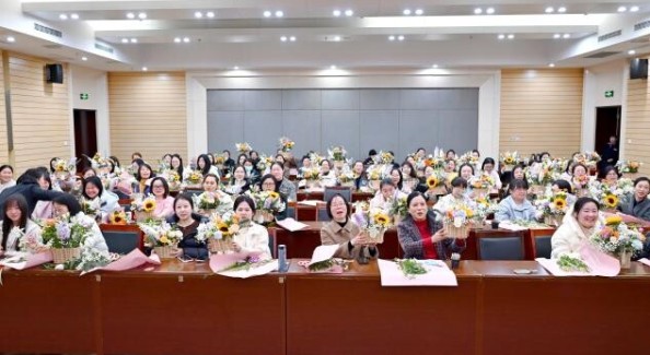 铜官区妇联开展妇女节主题活动