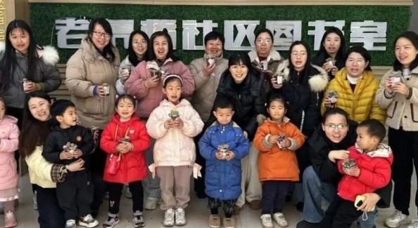 指尖绿意绽芳华 江浦街道老虎桥社区多肉DIY点亮妇女节