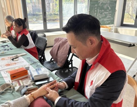 一雙手能做什么？溫州這項非遺技藝按揉手部“治未病”