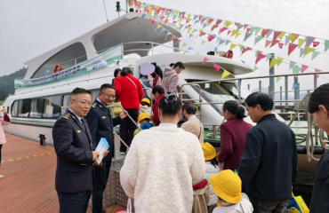 逐浪护航守初心水运温情暖归程
