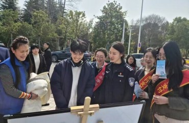 南通警方強(qiáng)化警校銀聯(lián)動(dòng) 筑牢校園反詐“防火墻”