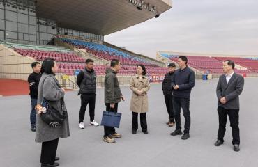 洪碧副市长一行赴市体育中心调研浙江省城市足球联赛（舟山赛区）筹备工作