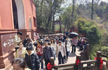 齐云山客流如潮