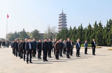 经开区举行革命烈士陵园祭扫活动 缅怀英烈汲取奋进力量