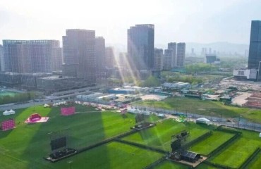 把数万人的音乐节办进CBD里