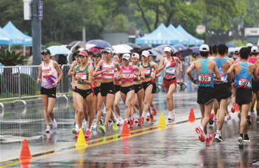 青山绿水竞高低