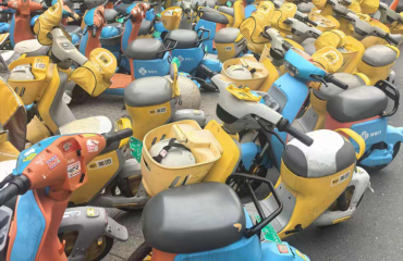 动真格！4 家企业被罚，共享电单车乱停再不敢 “任性”