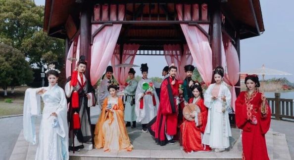 五一出“己城”，好玩在巴城