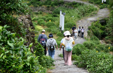 徽饶古道徒步活动在休宁县举行