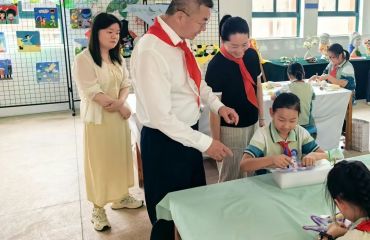 殷殷寄语暖童心，浓浓关怀伴成长！王书春开展“六一”国际儿童节走访慰问活动 - 铜官区人民政府