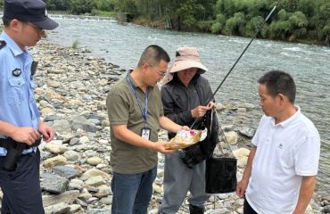 徽州区杨村乡：多措并举护河道 严抓禁渔守清波