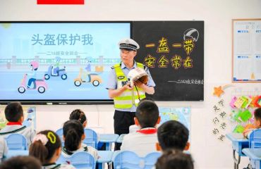 宿迁“警校家社”联动治理校园交通