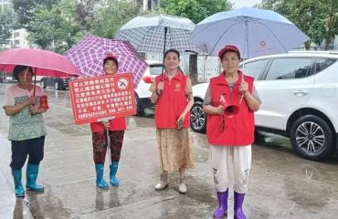 徽州区徽州人家社区开展预防野生蘑菇中毒宣传活动