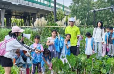 田间研学悟农耕 校社携手护童行——江浦街道巩固社区联合南京农业大学农学院开展农耕研学活动