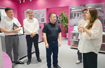 静安区委书记钟晓咏调研区功能区推进办