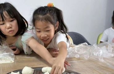 “馒”有意思！江浦街道老虎桥社区暑托班里蒸出劳动“香甜味”