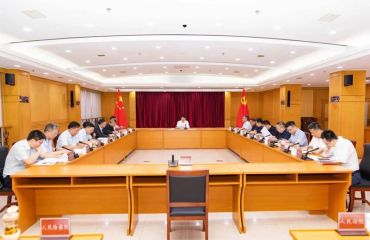 经开区党工委理论学习中心组召开专题学习会 深学细悟习近平总书记关于基层工作方法重要论述 以科学方法论引领基层善治与高质量发展