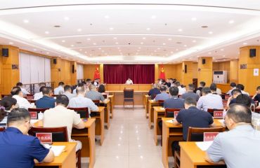 经开区召开党工委会议 学习贯彻习近平总书记近期重要讲话和重要指示批示精神 研究8月份重点工作