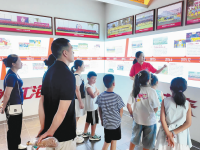 南通舰官兵及家属来海参观
