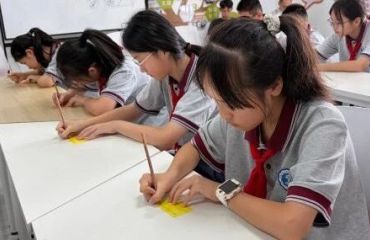 江浦街道人民桥社区开展“书香相伴共成长，星灯点亮阅读梦”主题活动